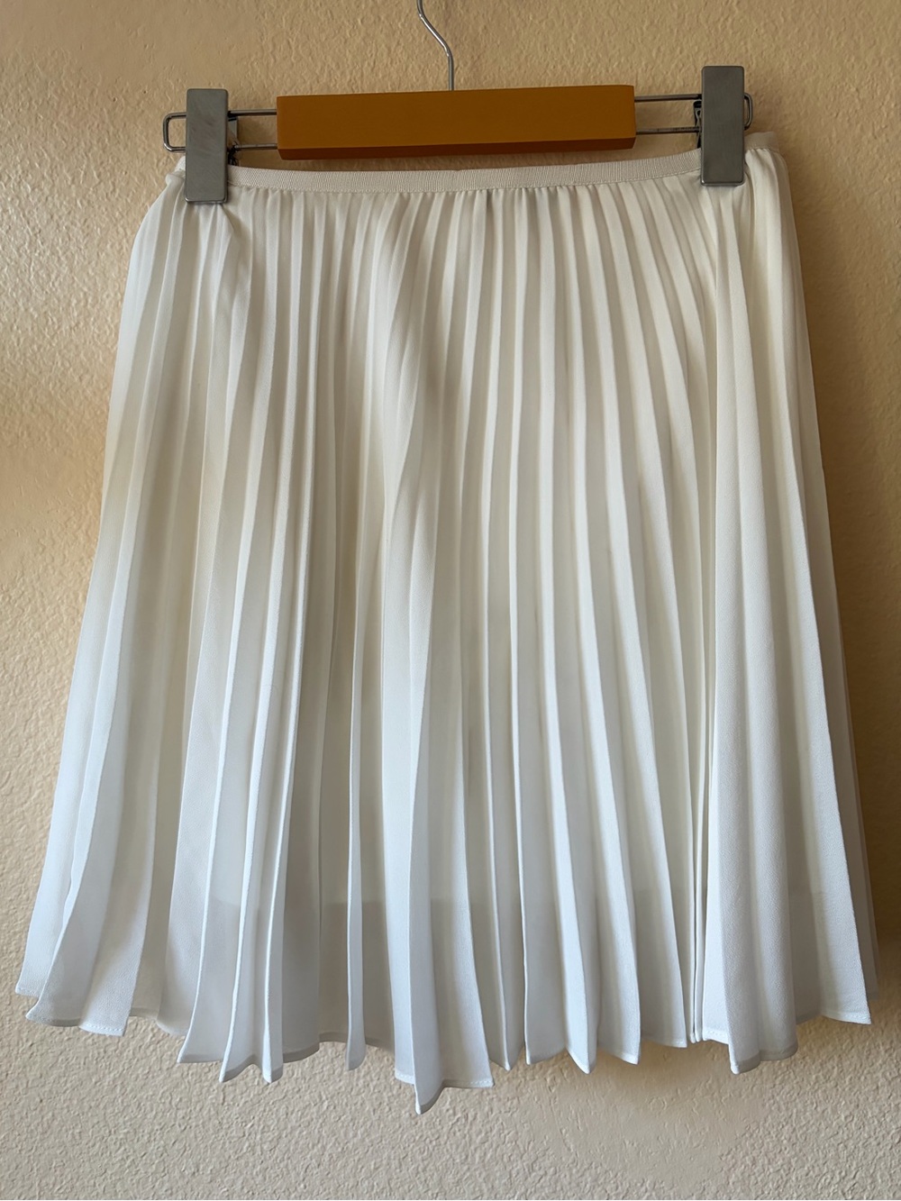 Babaton Aritzia White Pleated Mini Skirt Flowy Feminine Coastal Chic Balletcore - Picture 4 of 8